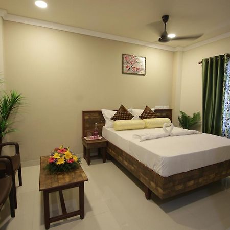 Hotel Mirage Residency Kochi Exterior foto