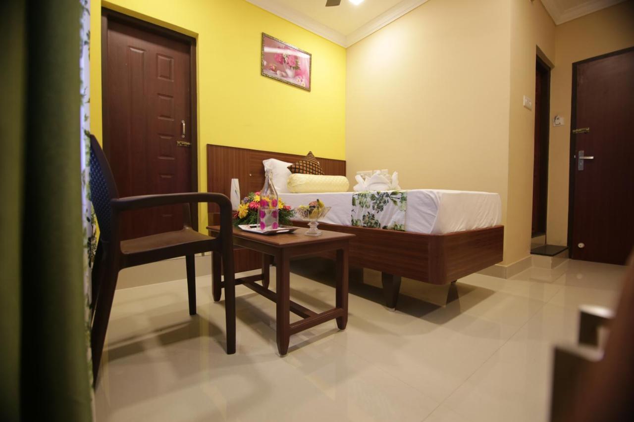 Hotel Mirage Residency Kochi Exterior foto